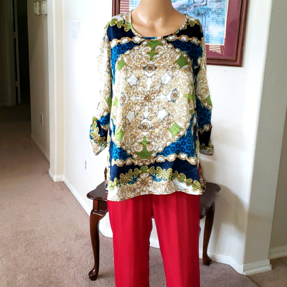 Elaborate Chain Pattern Rolled Button Sleeve - image 1